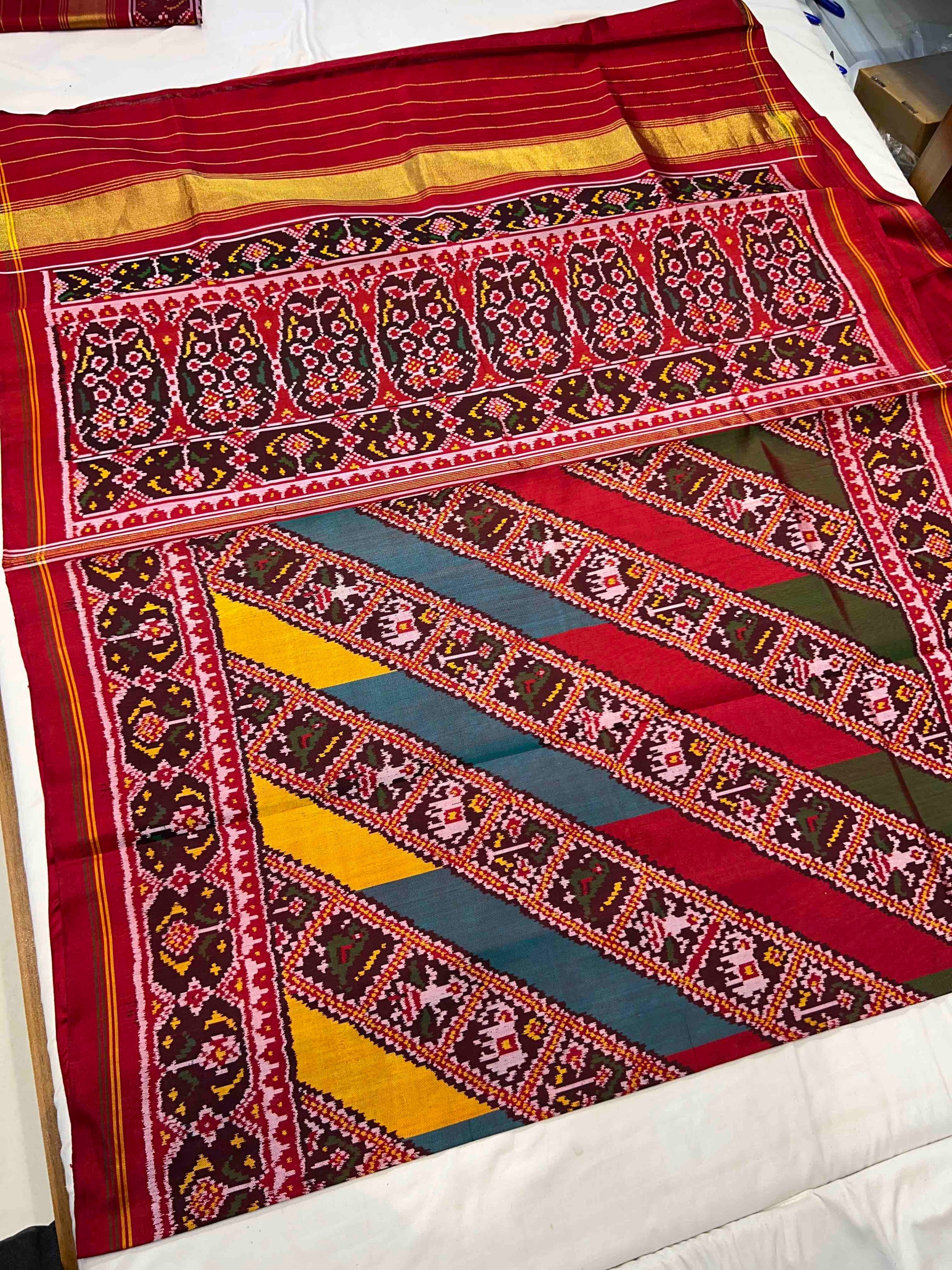 Handwoven Patola Silk Saree Laheriya With Narikunjan