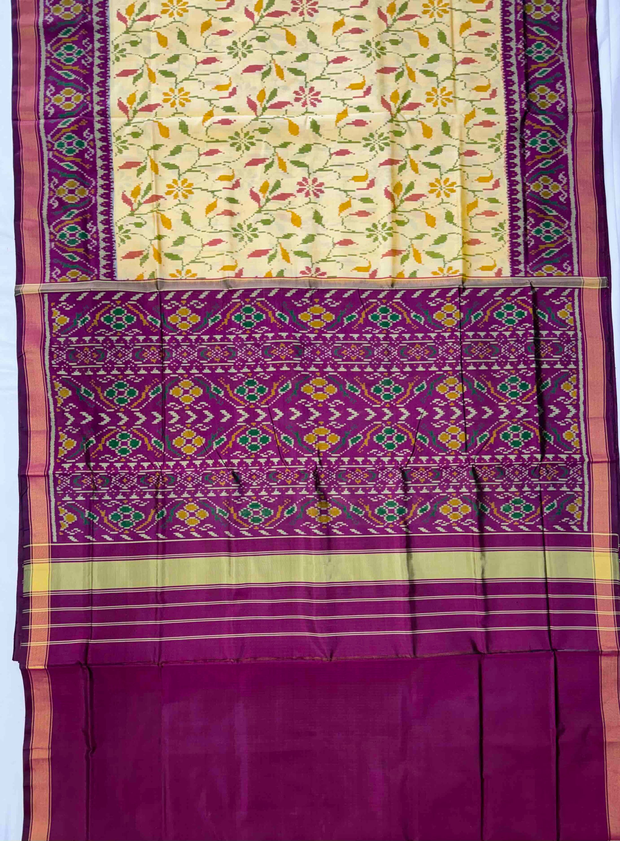 Cream With Magenta Hand Woven Rajkot Patola Silk Saree