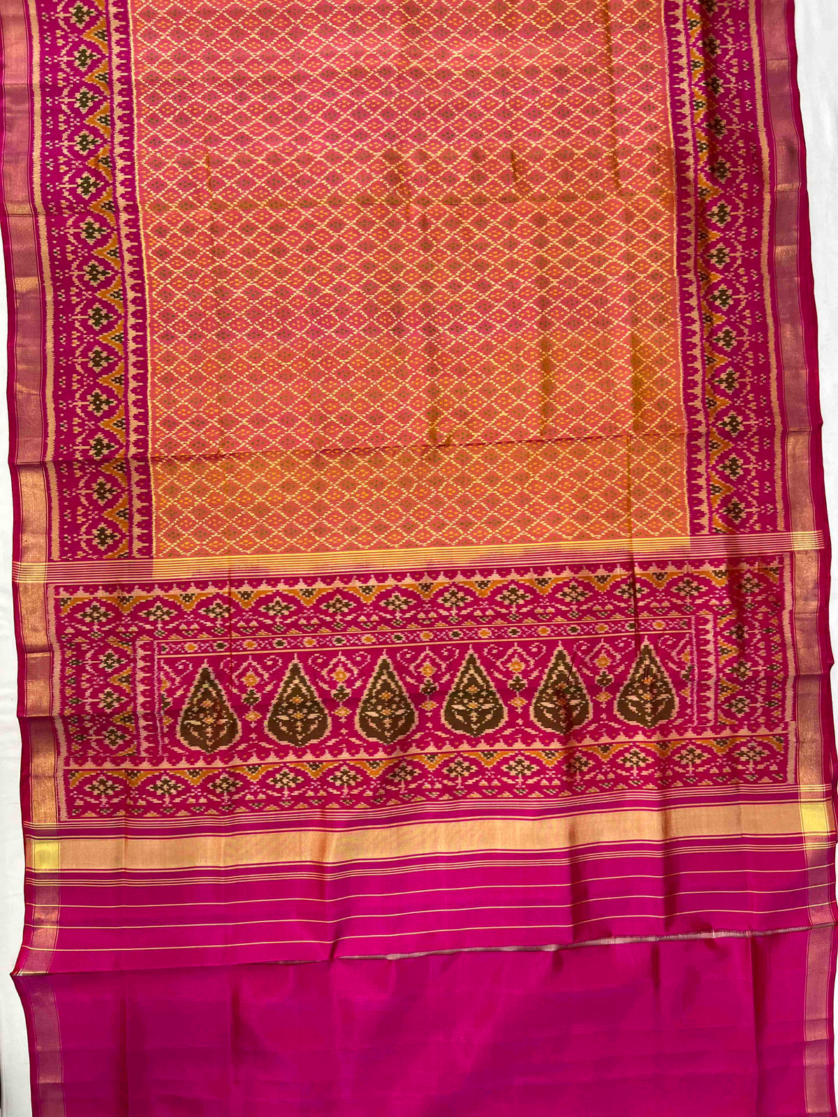 Piach And Pink Daliya Bhat Design Hand Woven Rajkot Patola Silk Saree