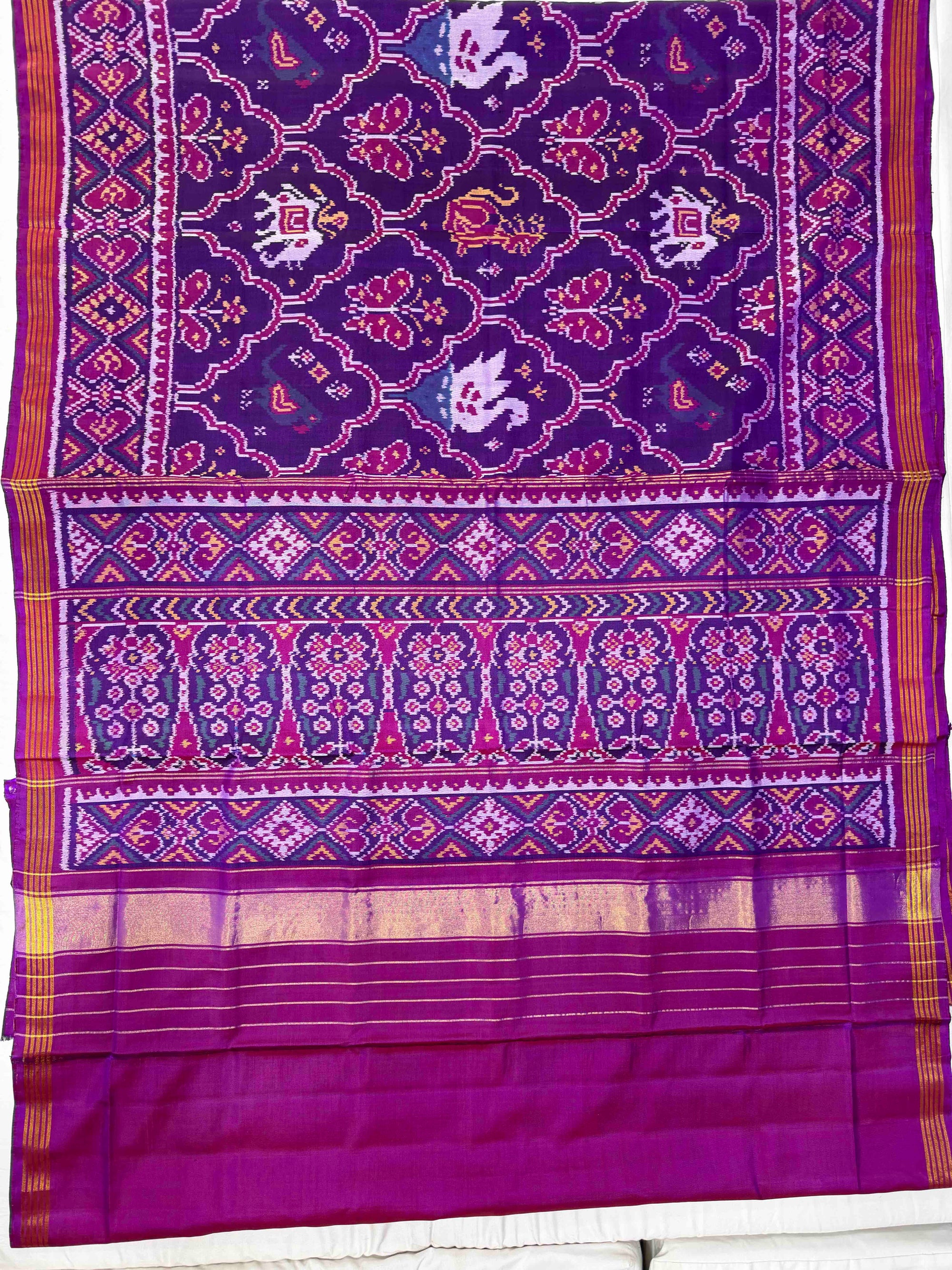 Full Magenta Big Motifs Hand Woven Rajkot Ikat Patola Silk Saree