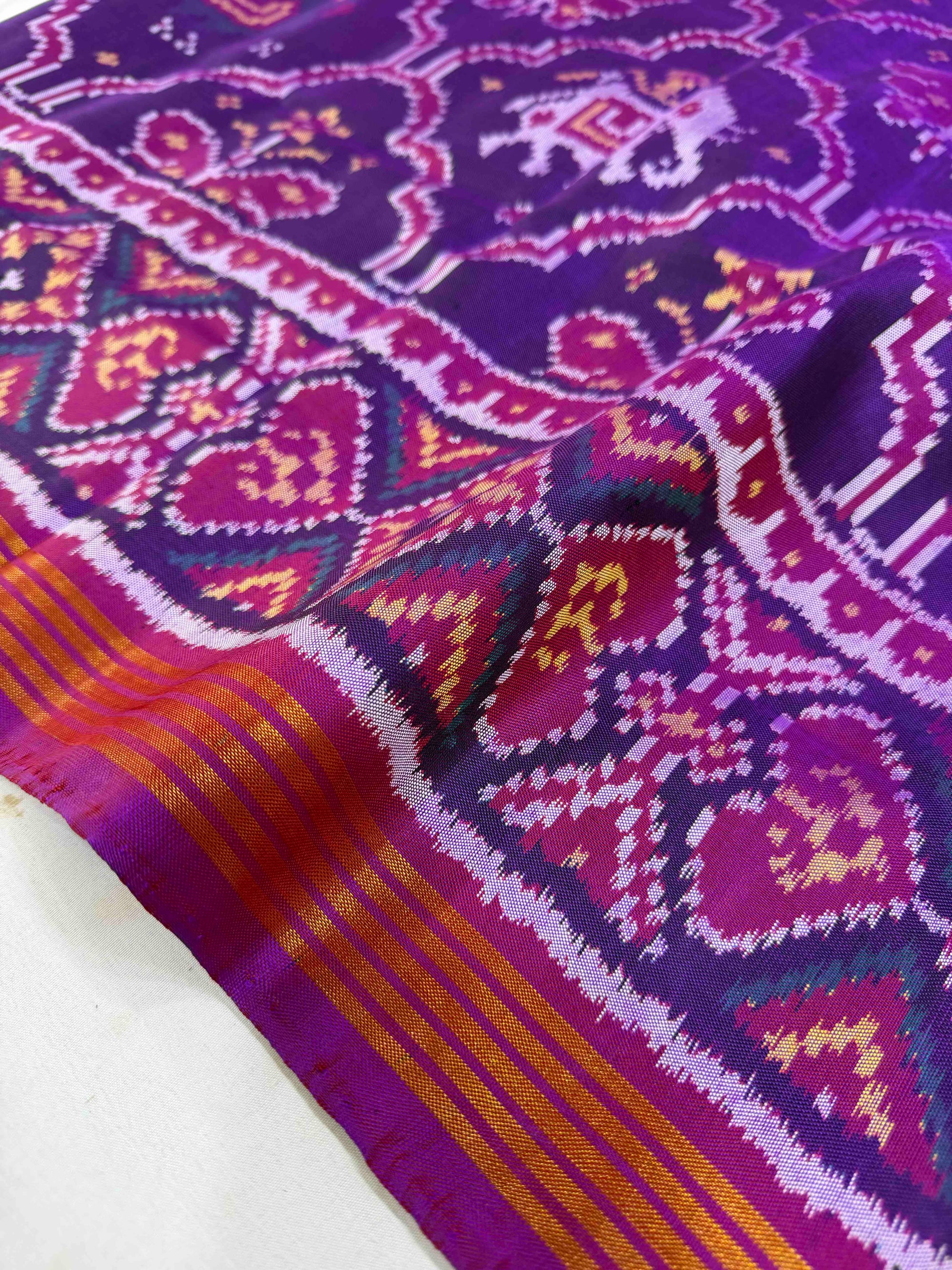 Full Magenta Big Motifs Hand Woven Rajkot Ikat Patola Silk Saree