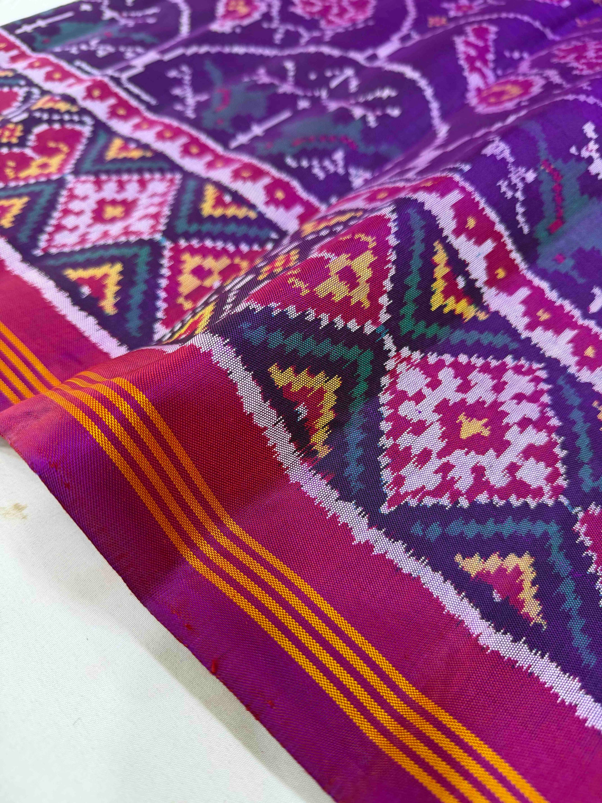 Full Magenta Big Motifs Hand Woven Rajkot Ikat Patola Silk Saree
