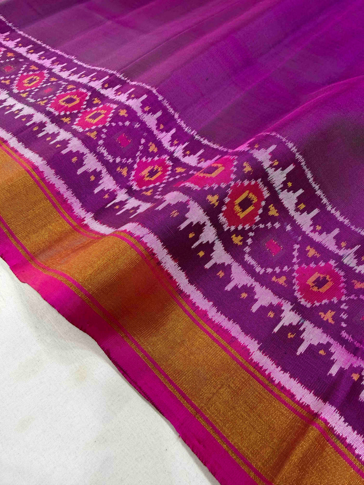 Plain Purple With Pink Hand Woven Rajkot Patola Silk Saree