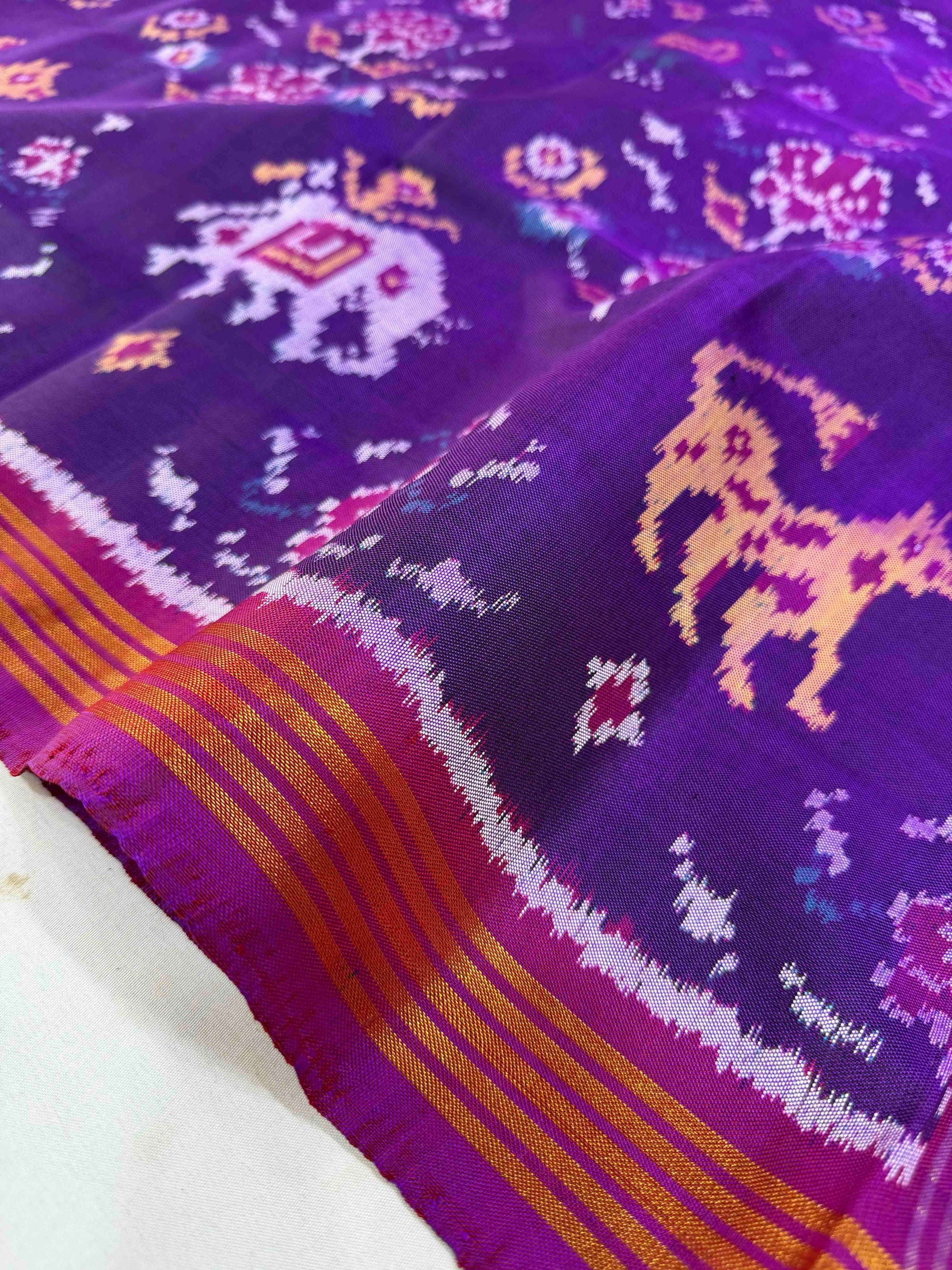 Full Magenta Big Motifs Design Hand Woven Rajkot Ikat Patola Silk Saree