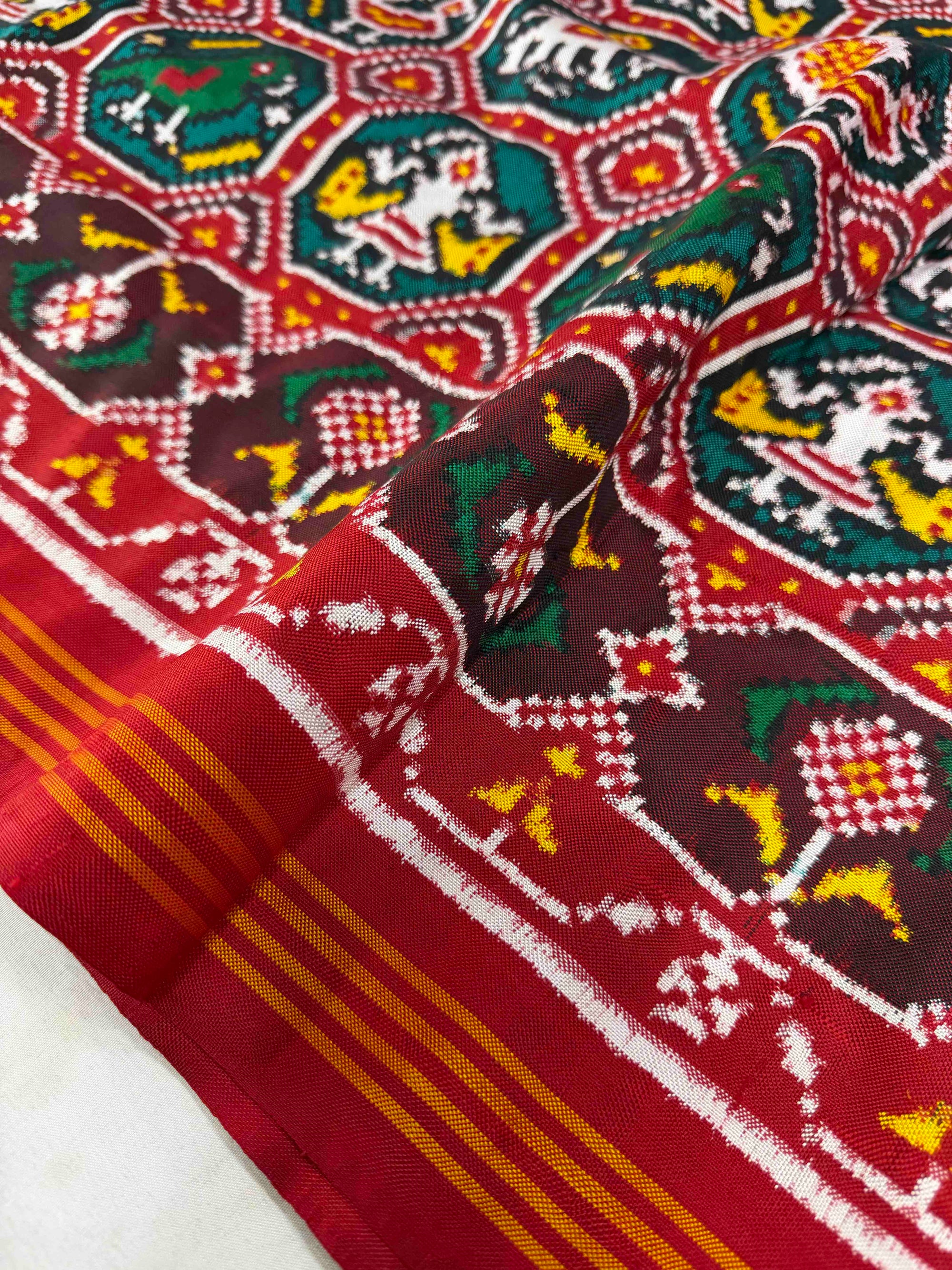 Green & Red 4 Figure Design Double Ikat Hand Woven Patola Silk Saree