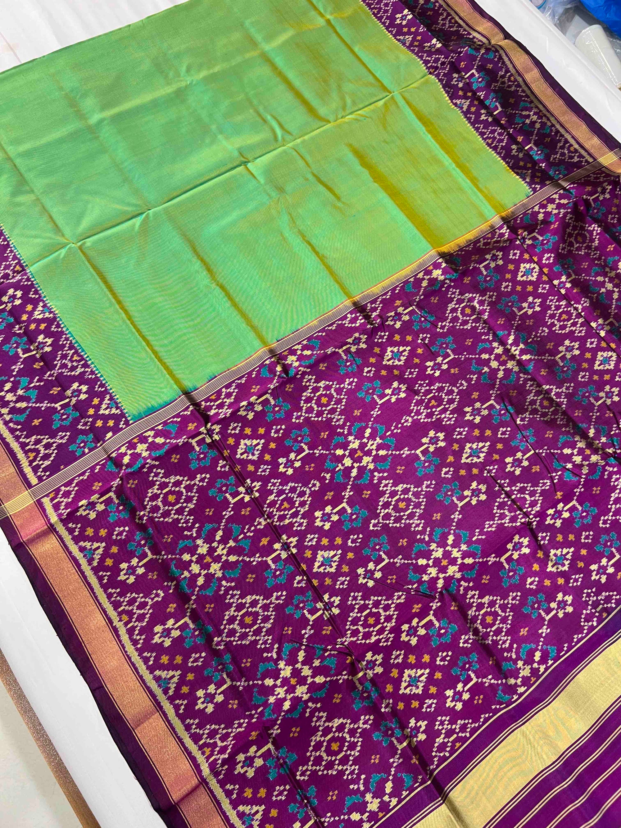 Parot Green With Purple Hand Woven Rajkot Patola Silk Saree