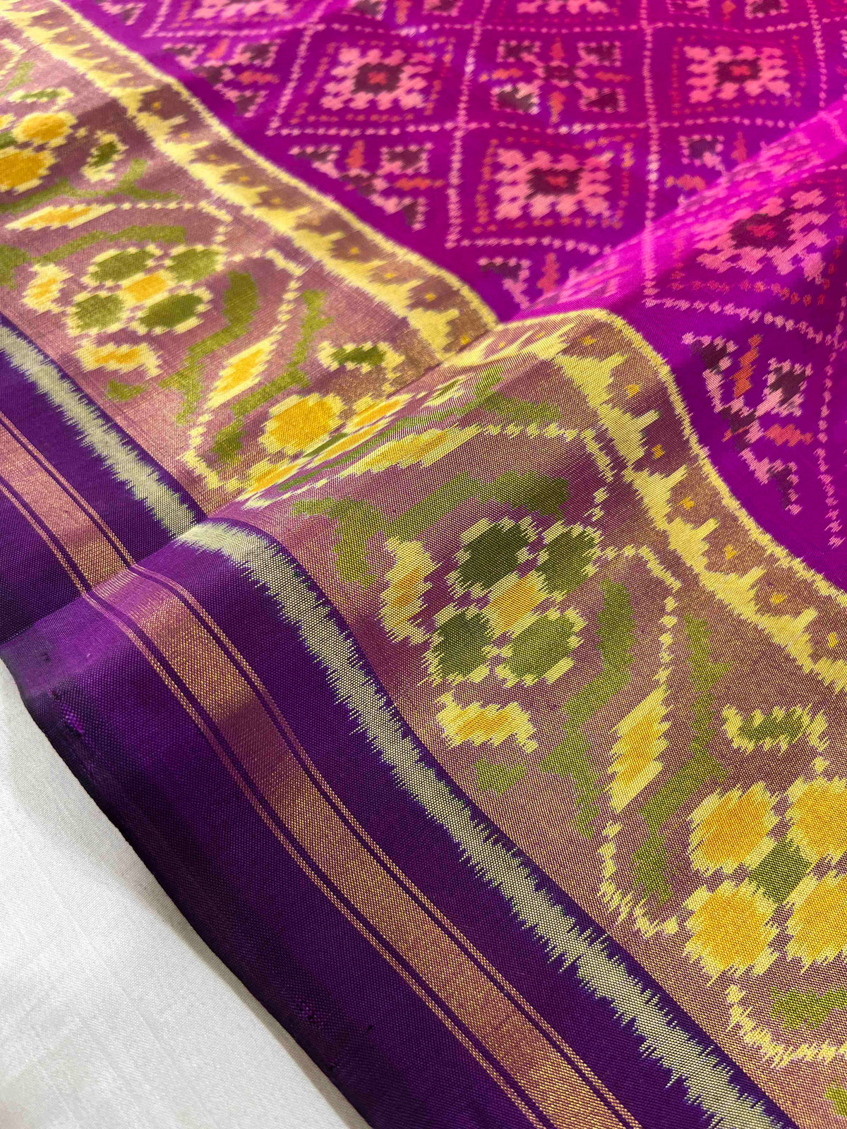 Light With Dark Purple Paanchanda Design Hand Woven Rajkot Patola Silk Saree