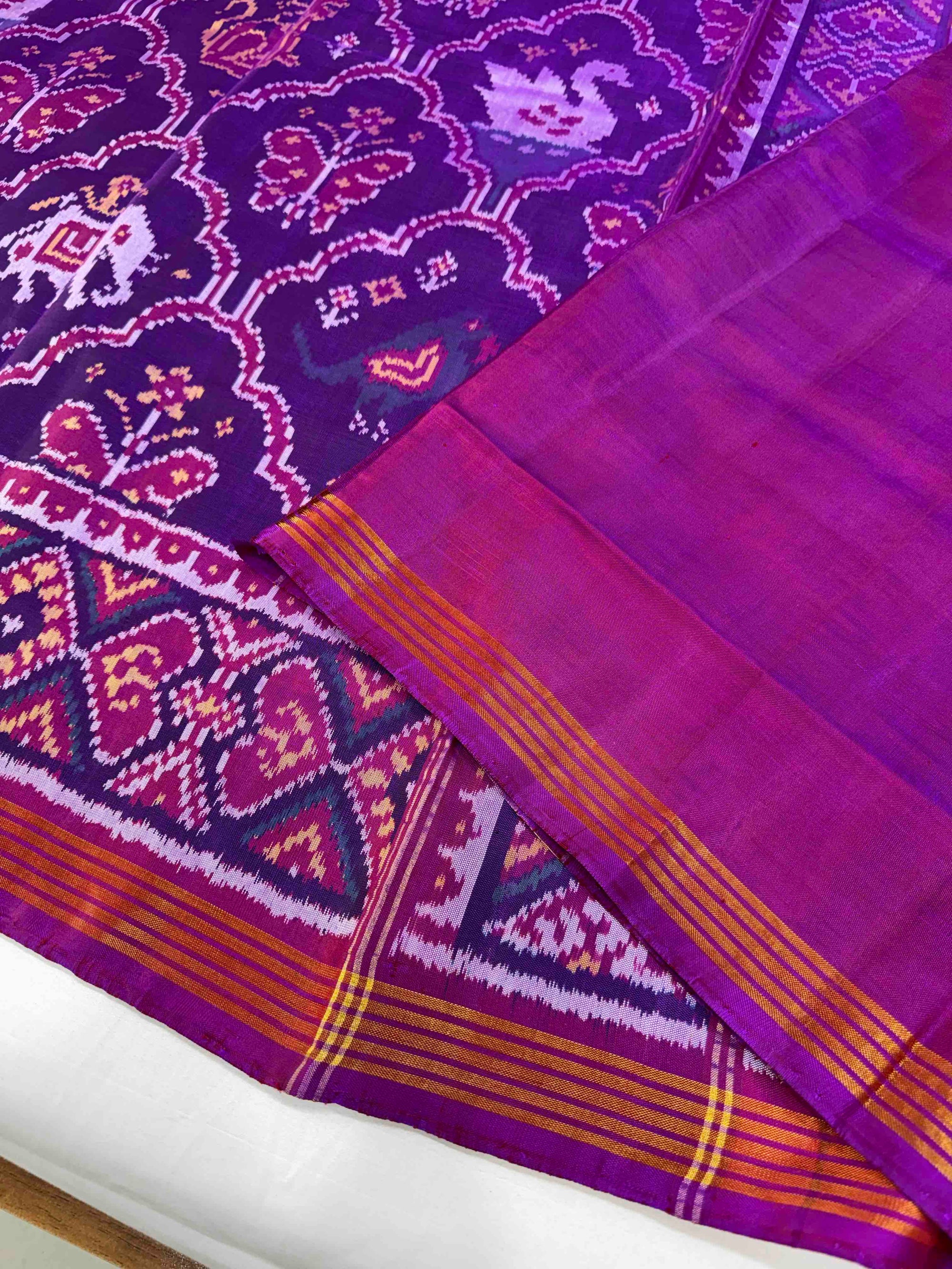 Full Magenta Big Motifs Hand Woven Rajkot Ikat Patola Silk Saree