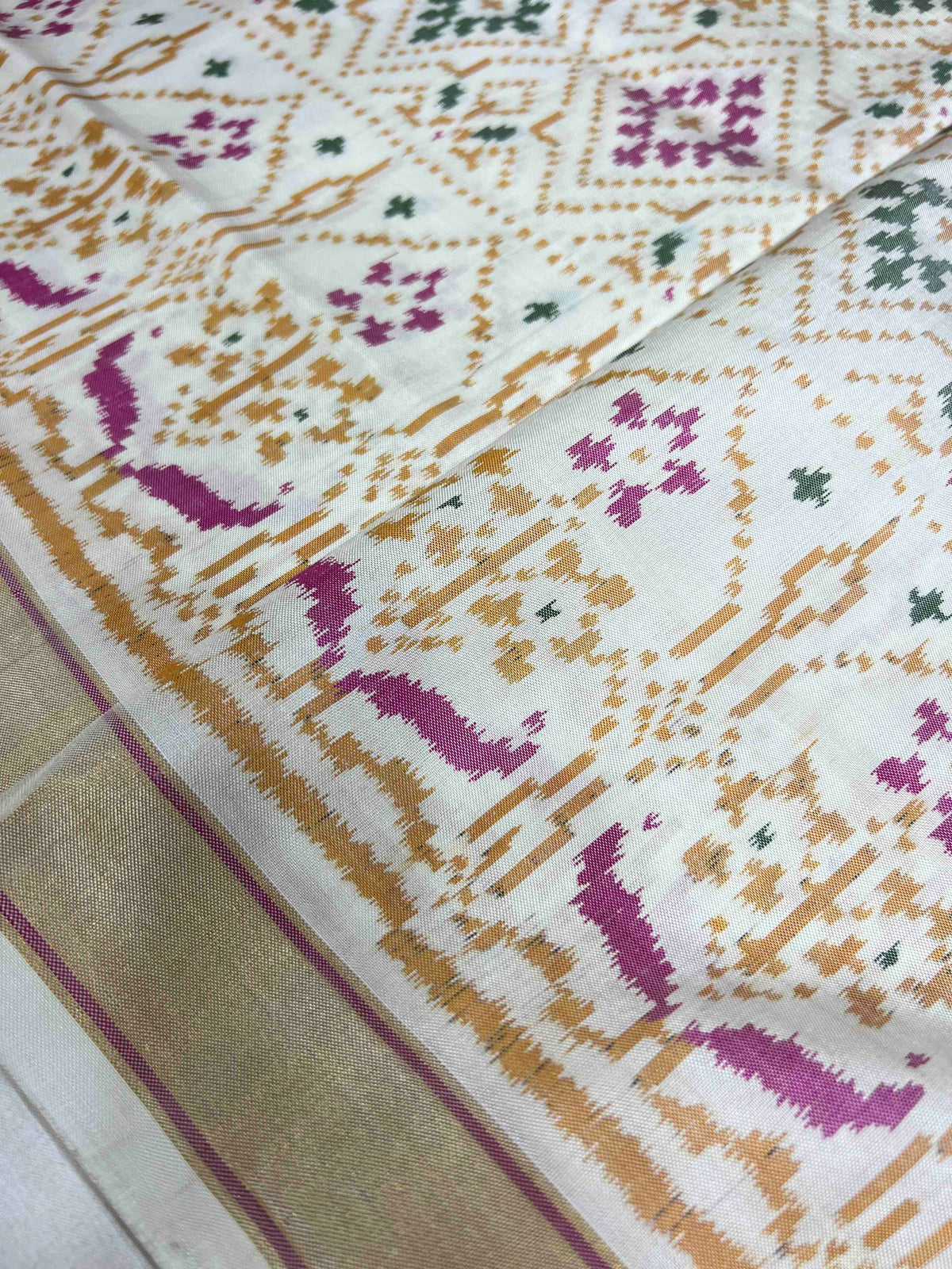 Full White Paanchanda Design Hand Woven Rajkot Patola Silk Saree