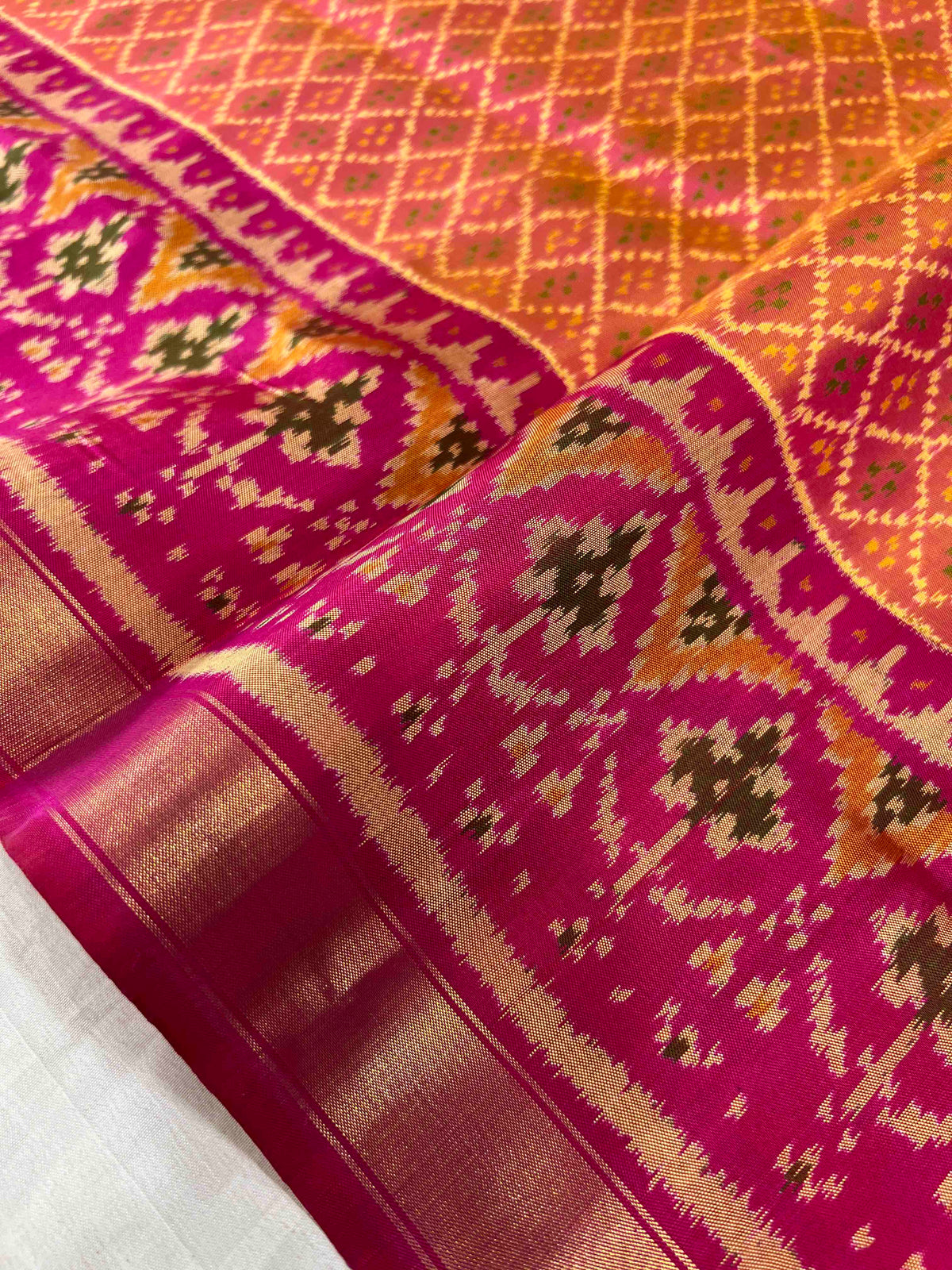 Piach And Pink Daliya Bhat Design Hand Woven Rajkot Patola Silk Saree