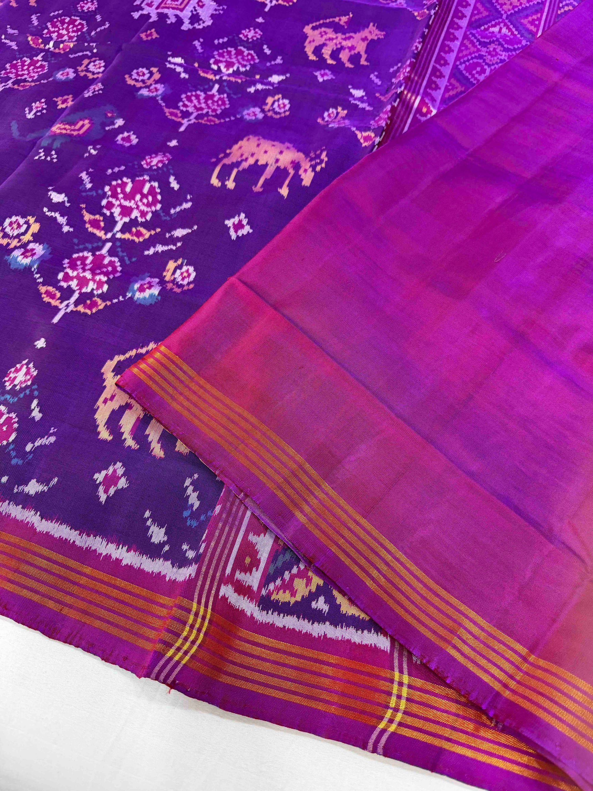 Full Magenta Big Motifs Design Hand Woven Rajkot Ikat Patola Silk Saree