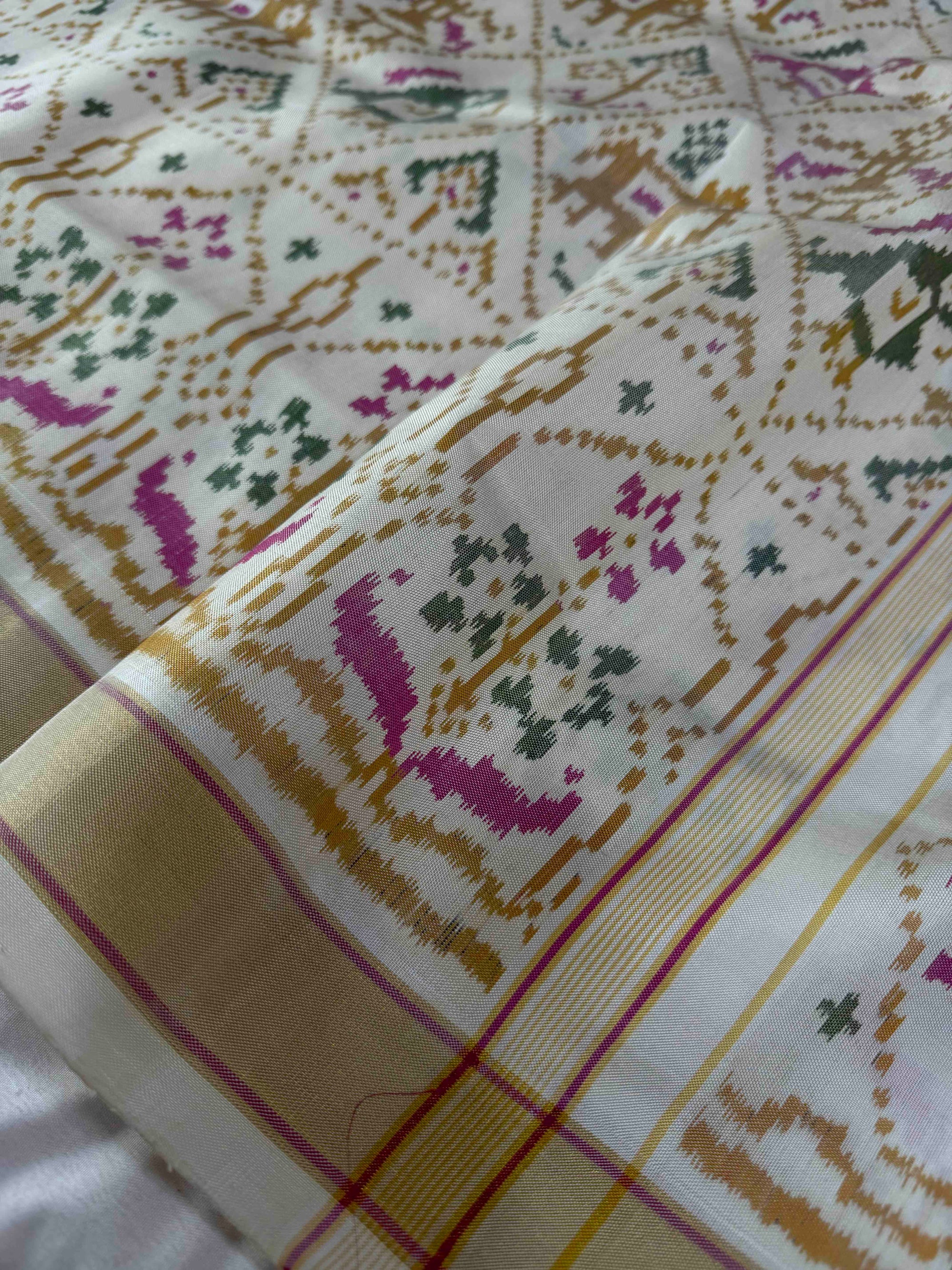 Full White Narikunj Hand Woven Rajkot Patola Silk Saree