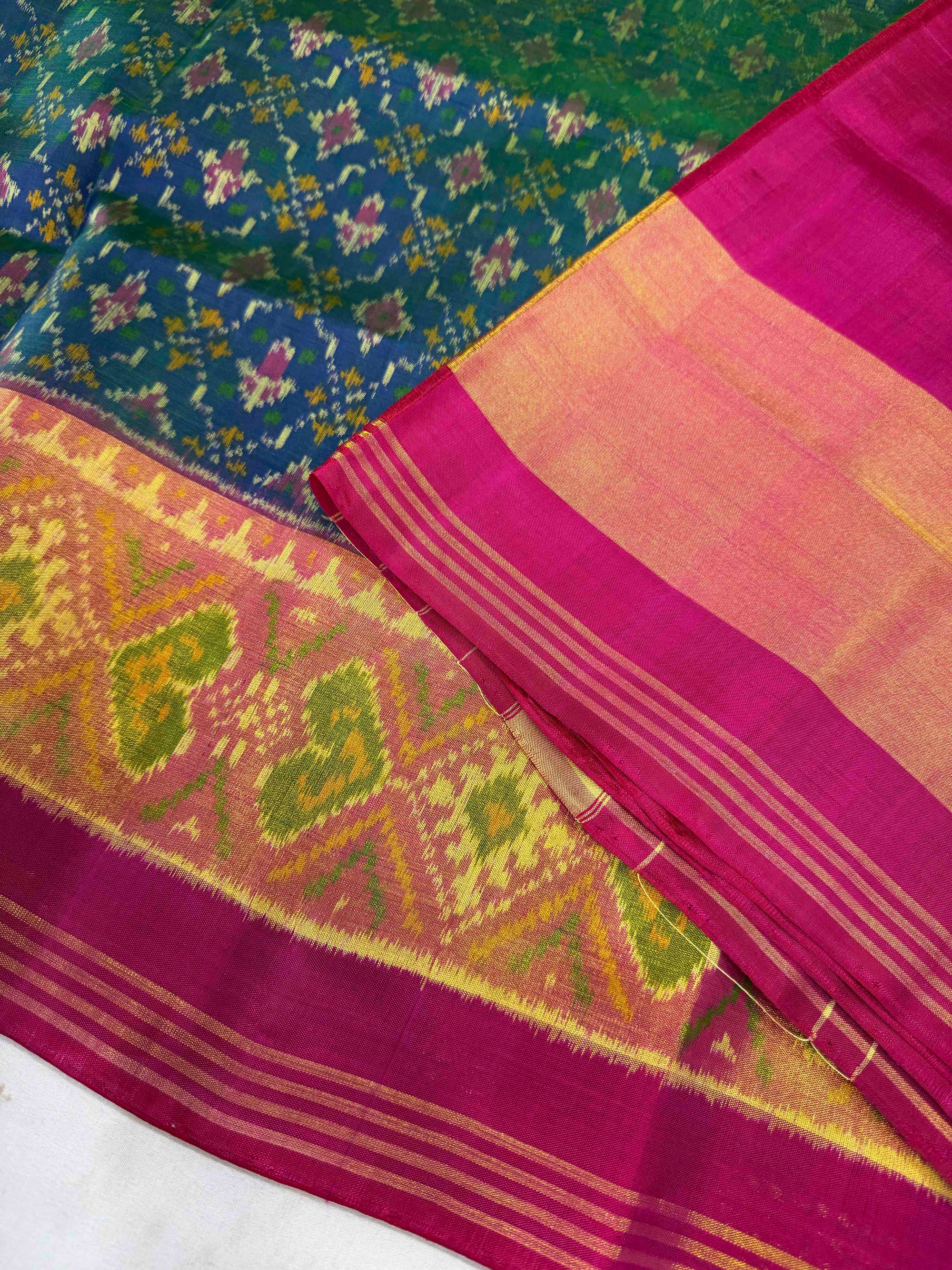 Morepiach & pink Buttonfull Design Hand Woven Rajkot Patola Silk Saree
