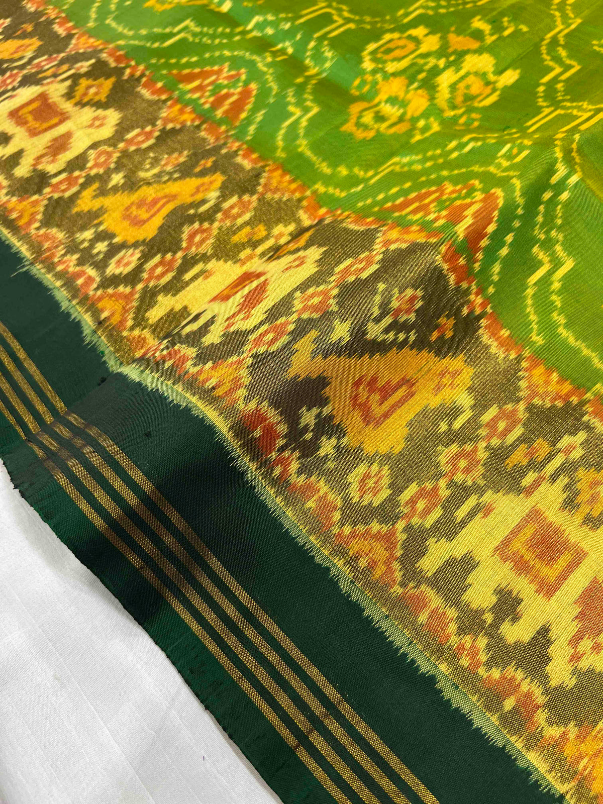 Parrot Green With Dark Green Big Motif Design Hand Woven Rajkot Patola Silk Saree