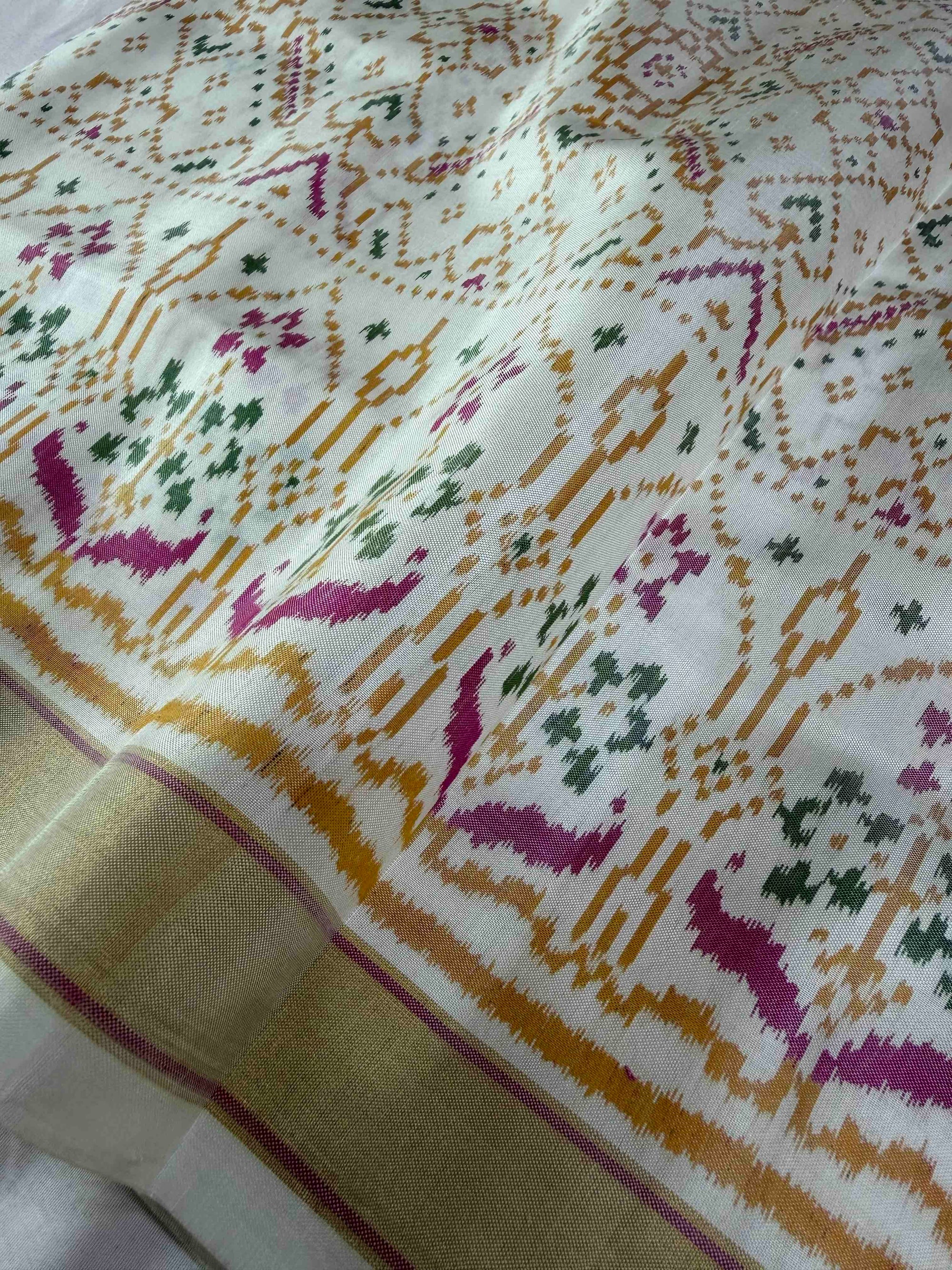 Full White Maneckchok Hand Woven Rajkot Patola Silk Saree