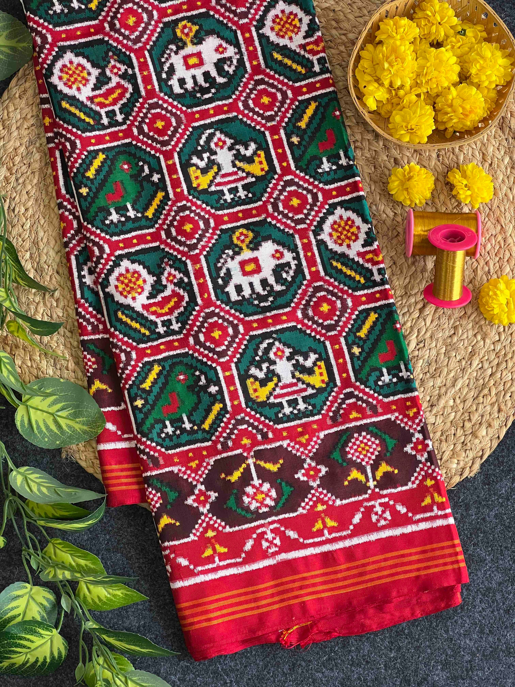 Green & Red 4 Figure Design Double Ikat Hand Woven Patola Silk Saree
