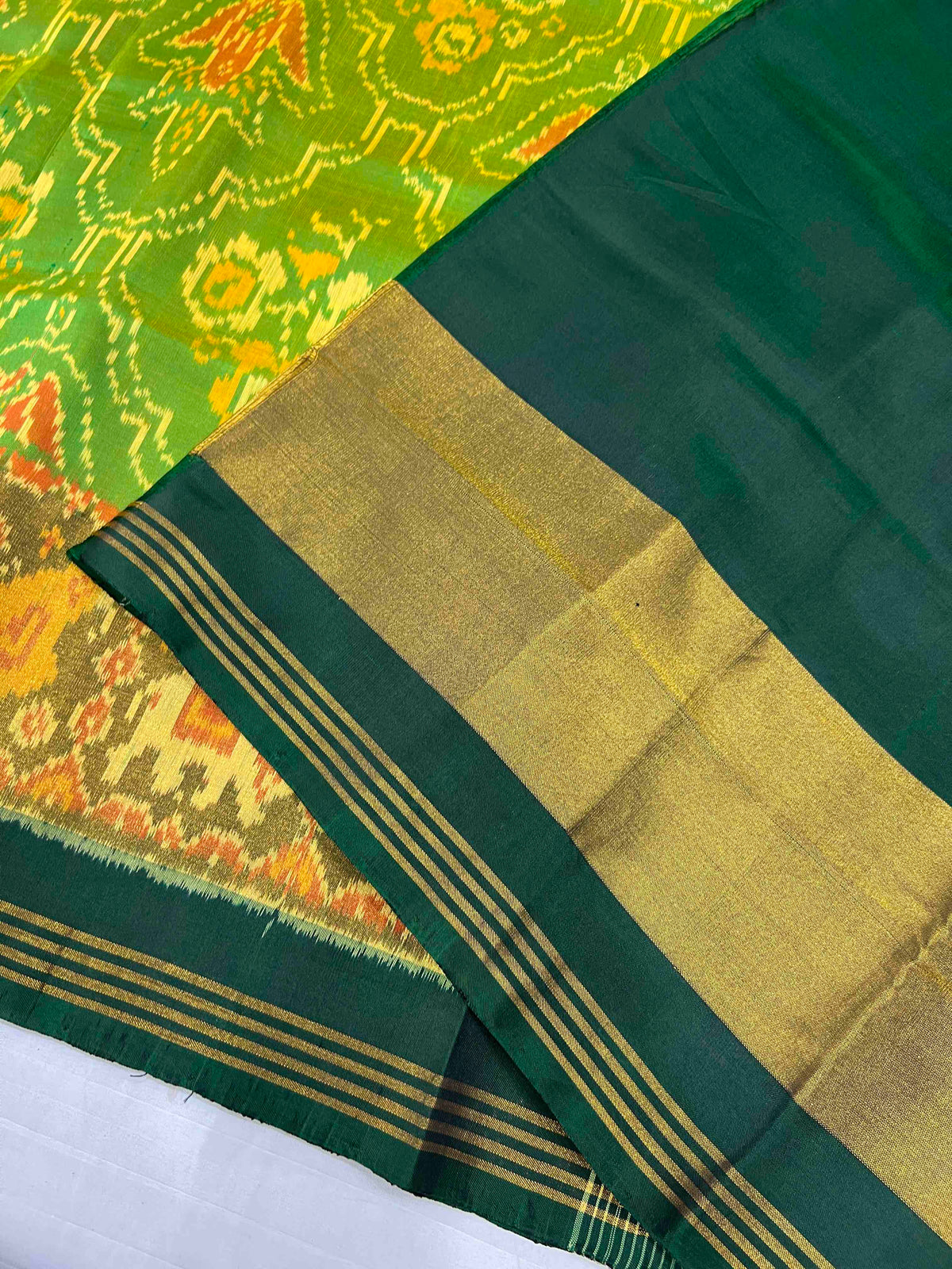 Parrot Green With Dark Green Big Motif Design Hand Woven Rajkot Patola Silk Saree