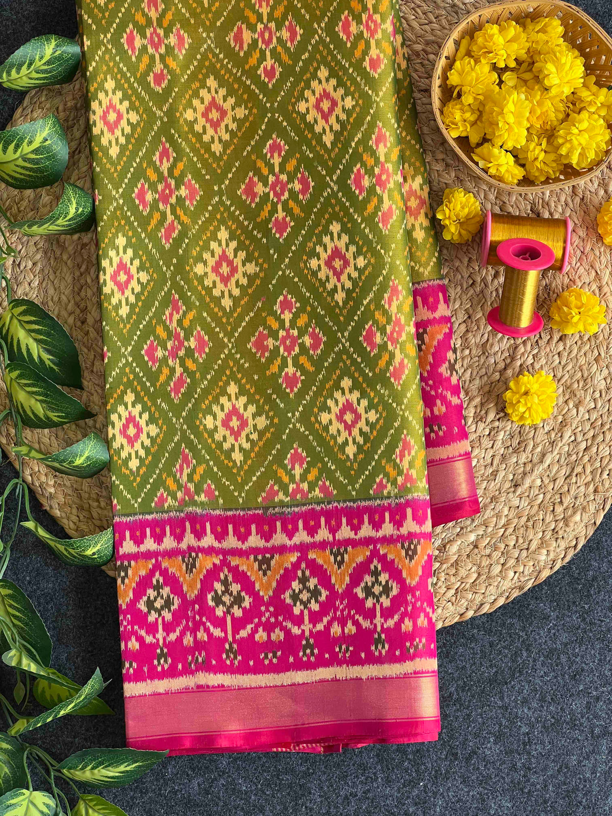 Mahendi Green With Pink Paanchanda Design Hand Woven Rajkot Patola Silk Saree