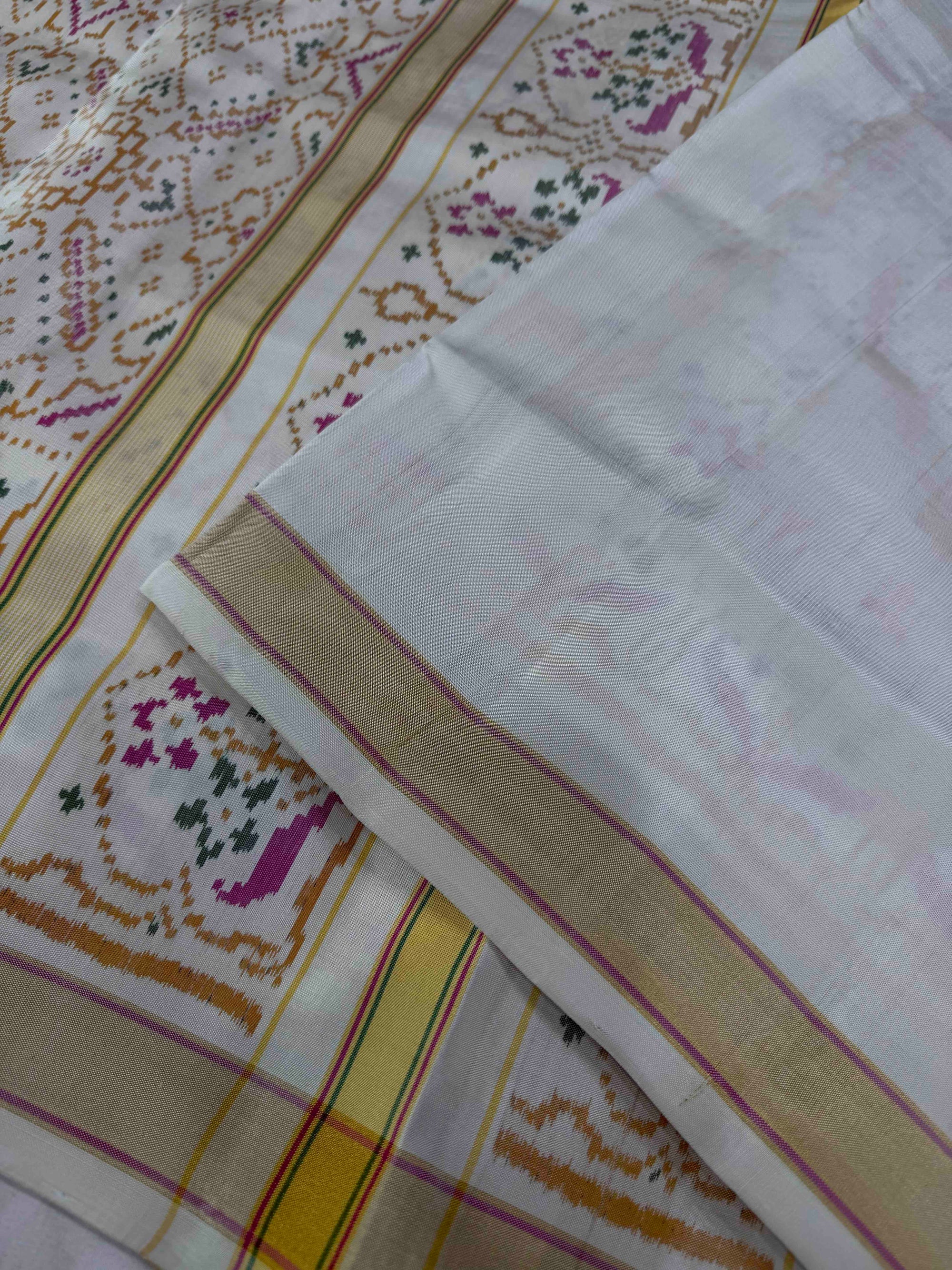 Full White Maneckchok Hand Woven Rajkot Patola Silk Saree