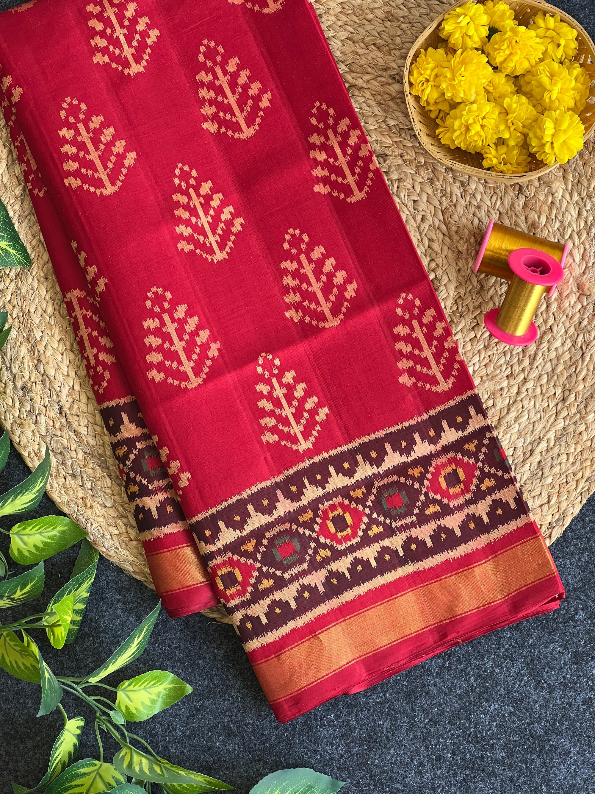 Full Red & Maroon Fancy Handwoven Rajkot Patola Silk Saree