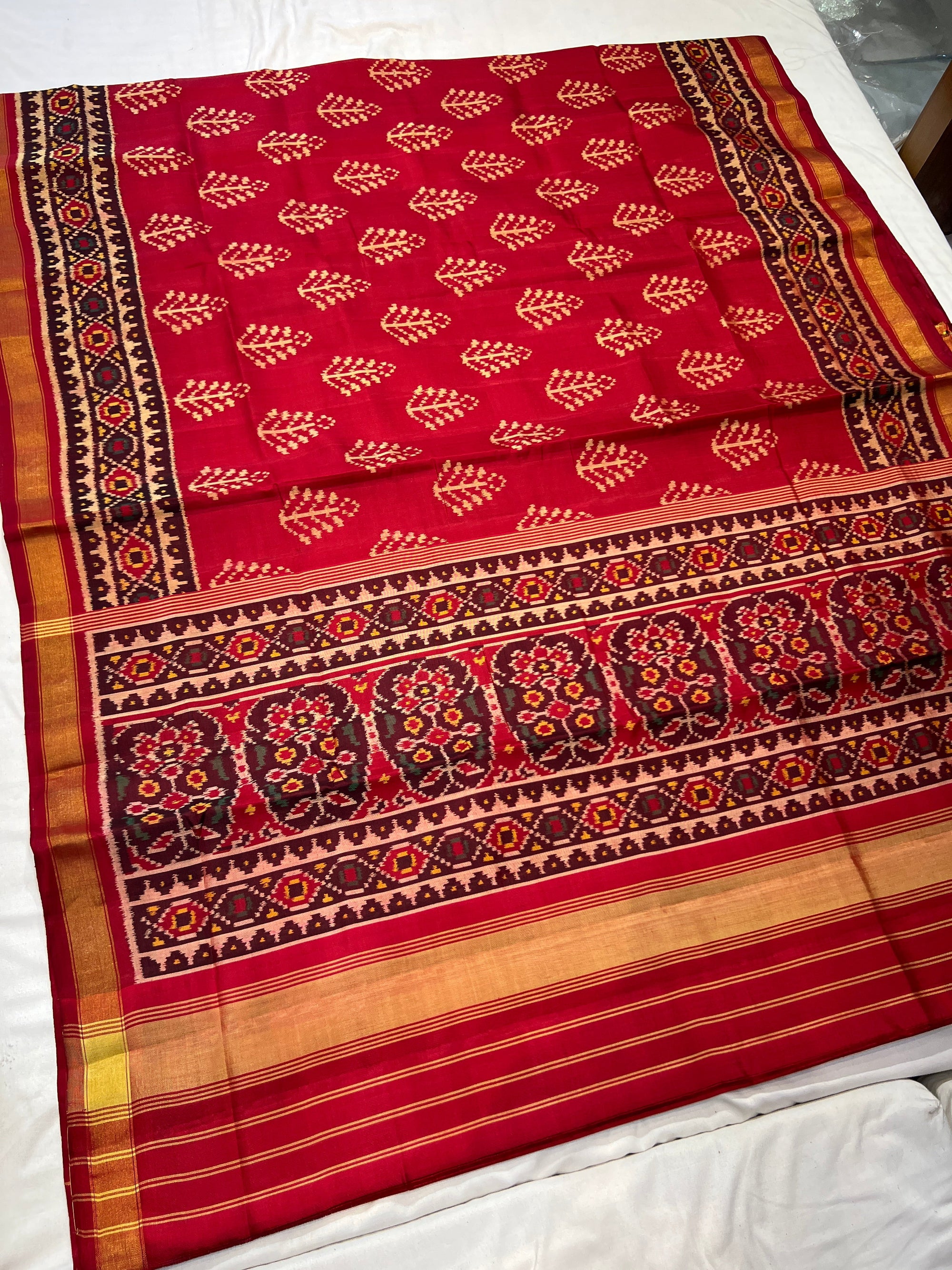 Full Red & Maroon Fancy Handwoven Rajkot Patola Silk Saree