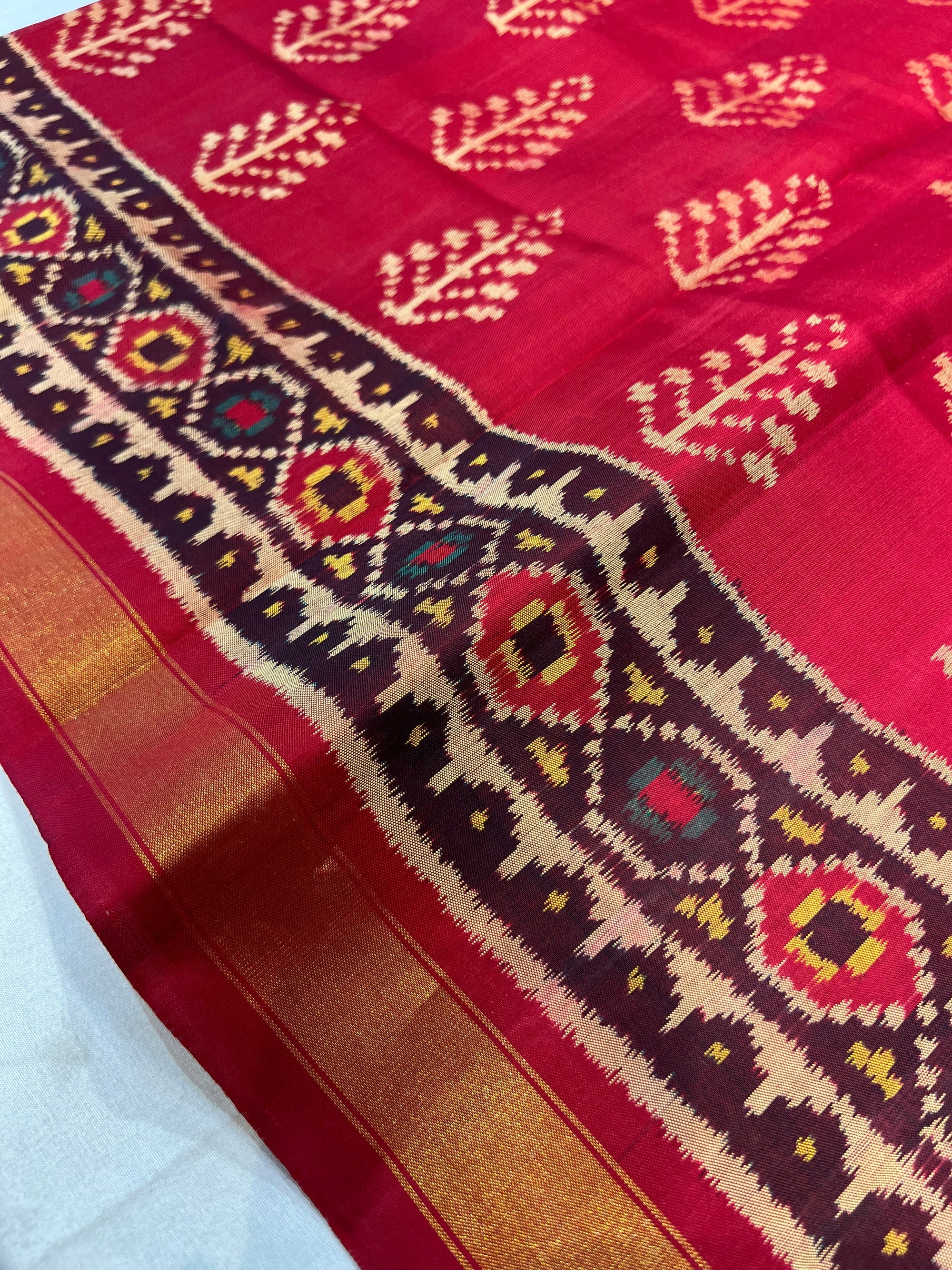 Full Red & Maroon Fancy Handwoven Rajkot Patola Silk Saree