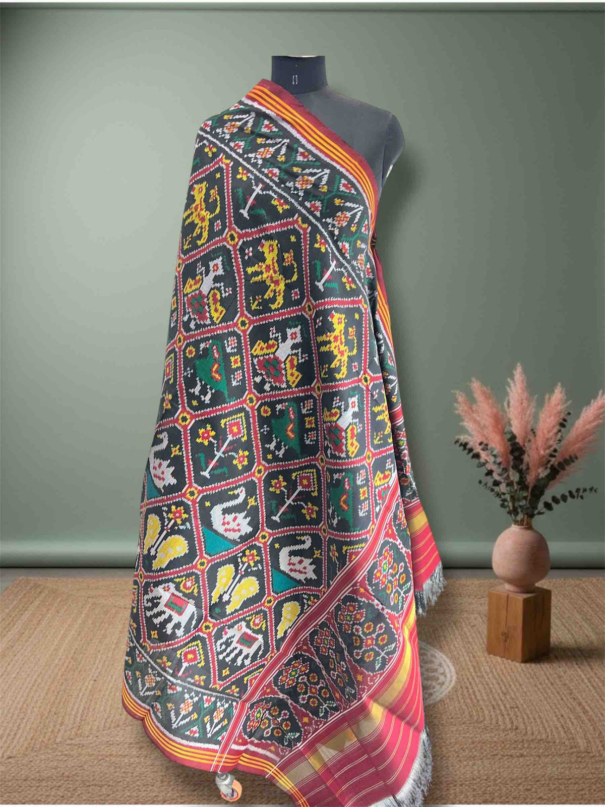 Full Black Big Narikunj Design Hand Woven Rajkot ikat Patola Dupatta