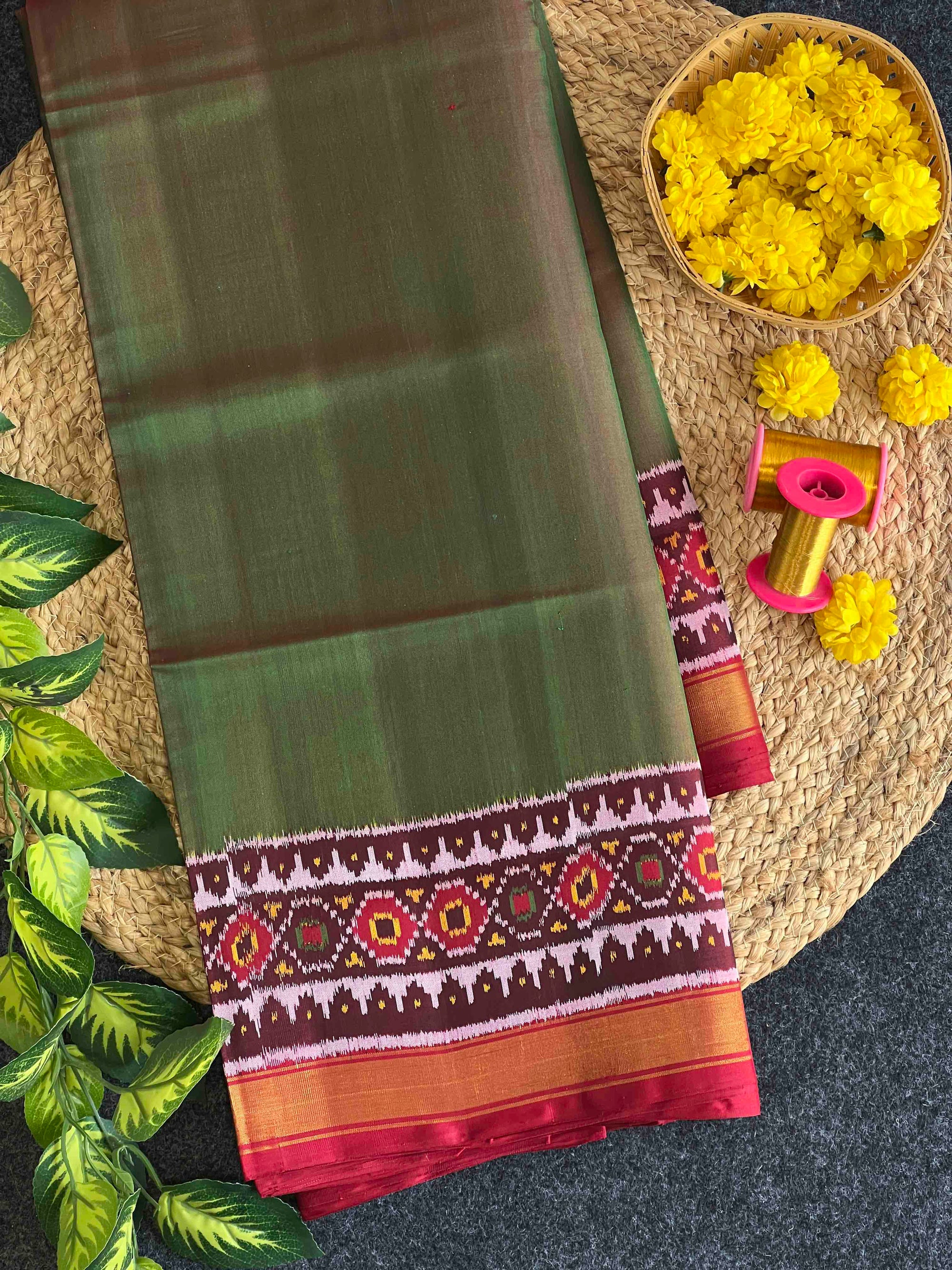 Plain Green With Maroon Hand Woven Rajkot Patola Silk Saree