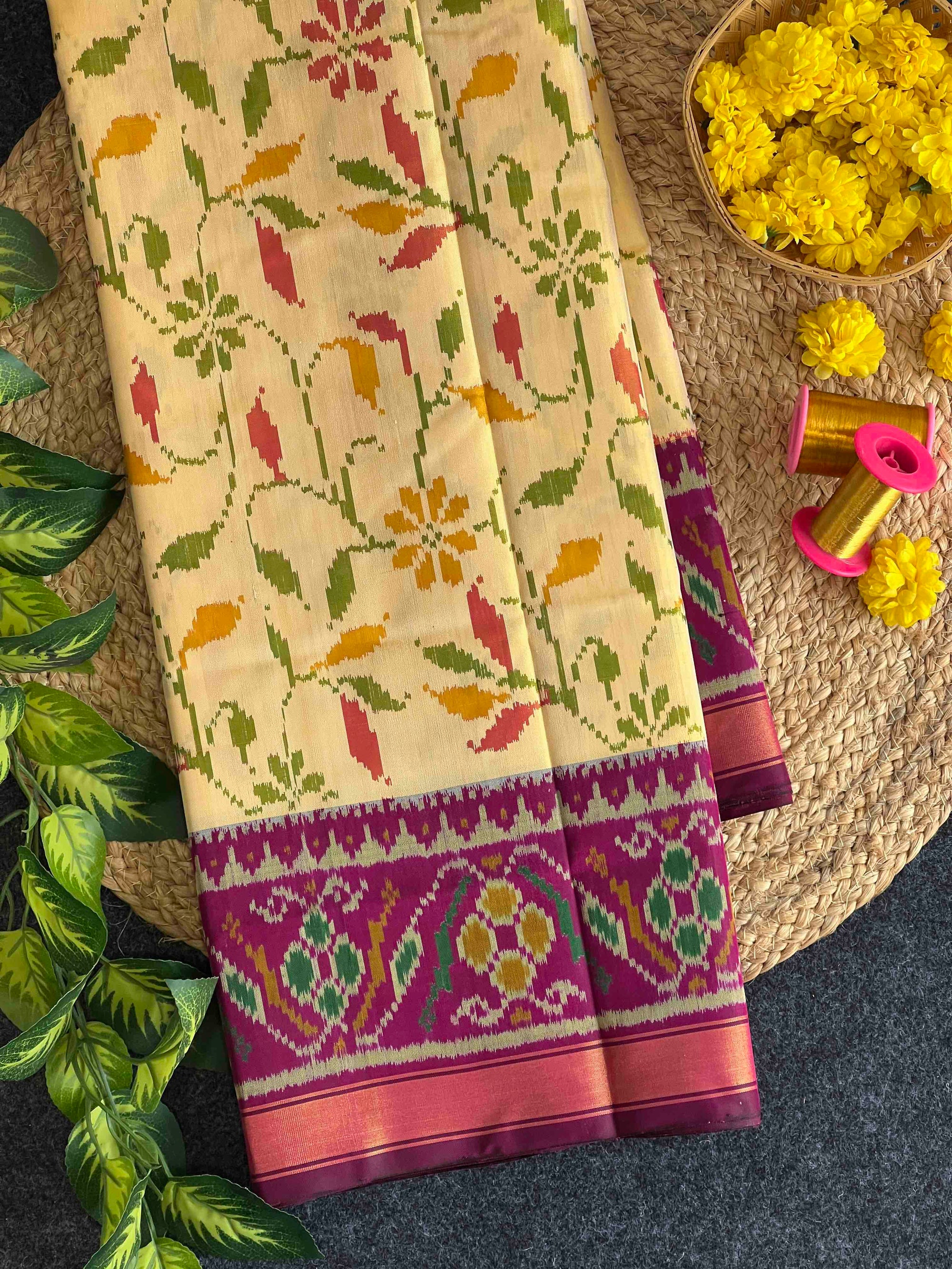 Cream With Magenta Hand Woven Rajkot Patola Silk Saree