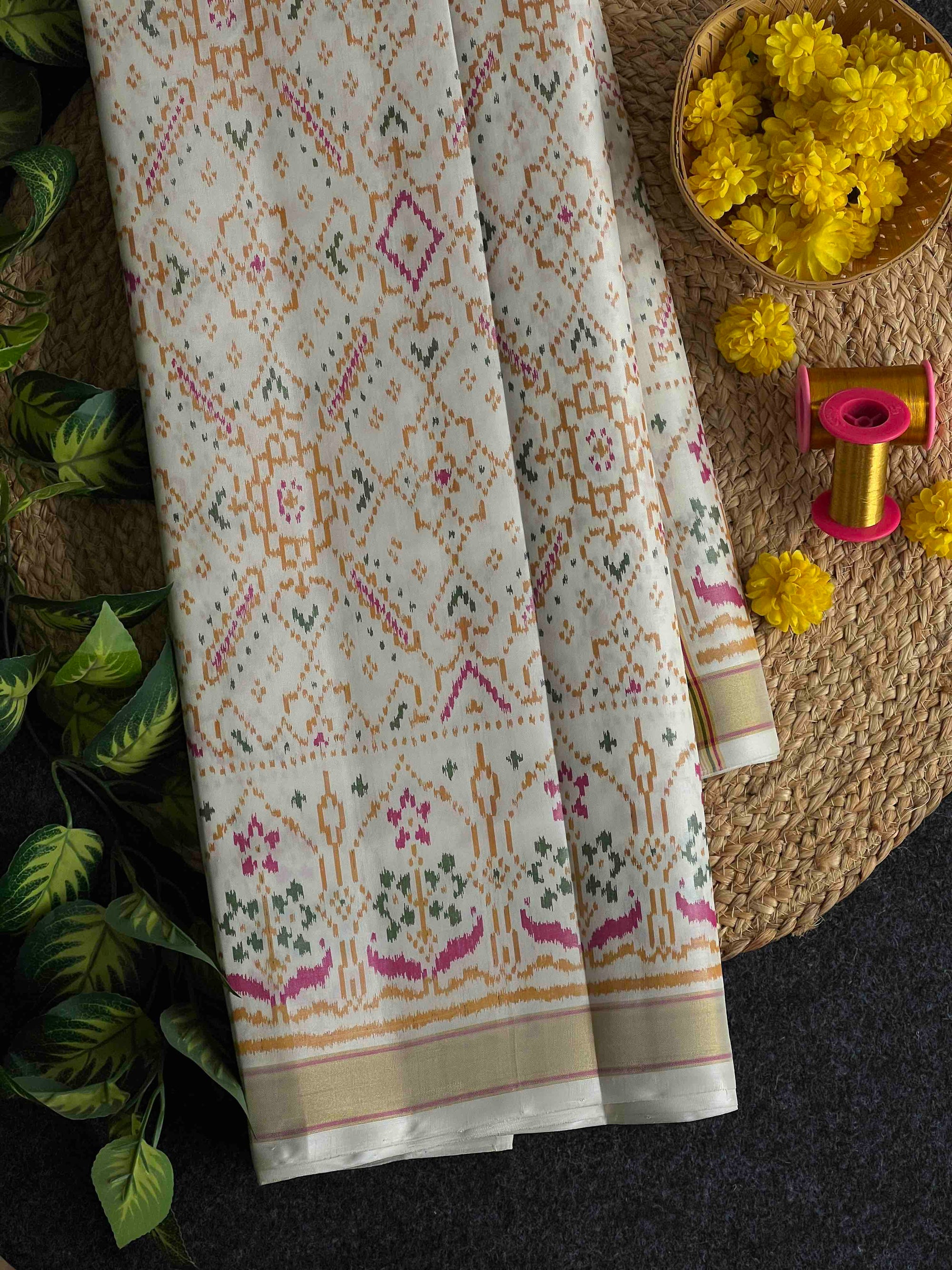 Full White Maneckchok Hand Woven Rajkot Patola Silk Saree