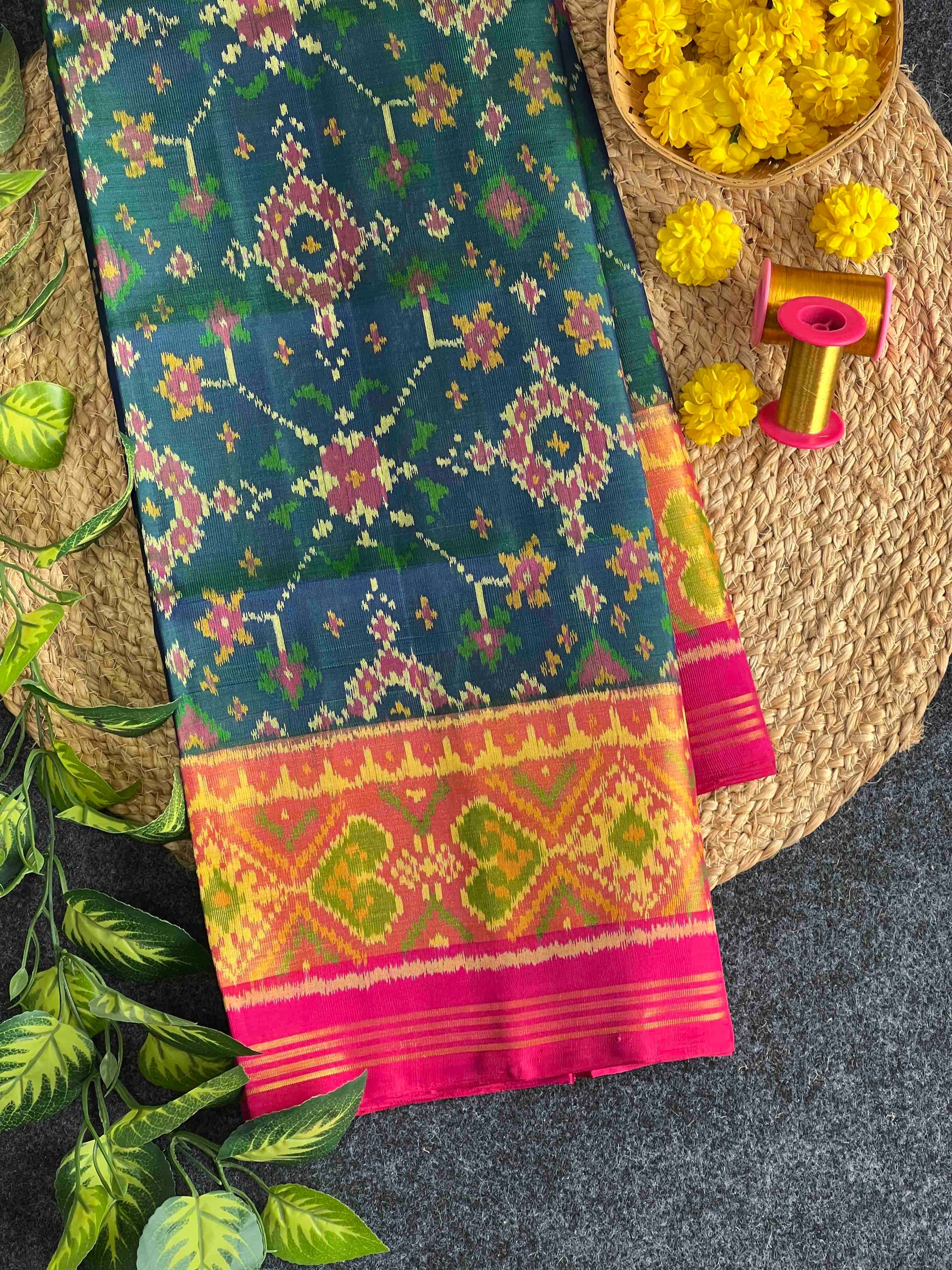 Sea Green And Pink Hand Woven Rajkot Patola Silk Saree