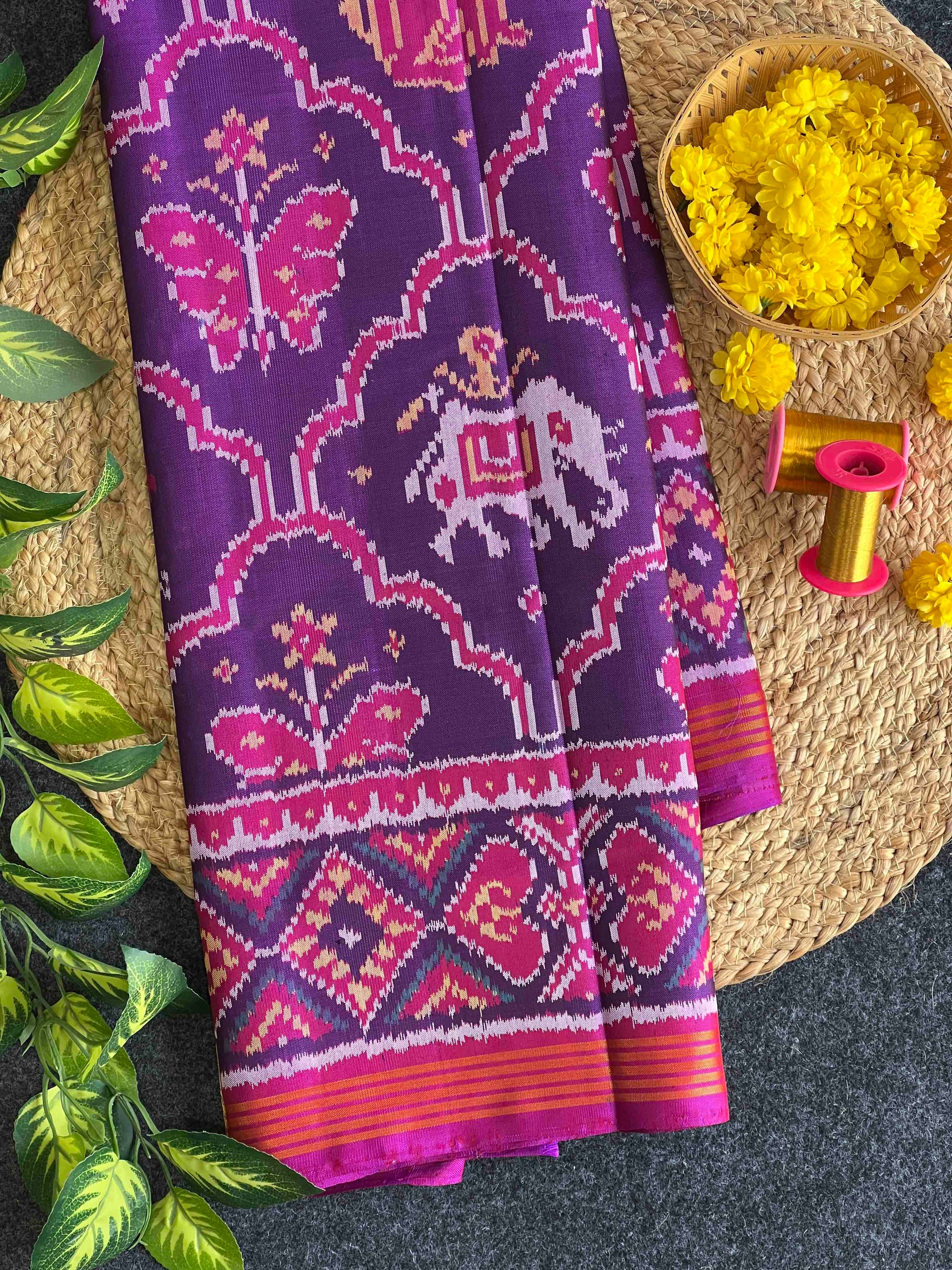 Full Magenta Big Motifs Hand Woven Rajkot Ikat Patola Silk Saree